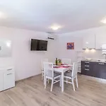 Taja Apartmán Ližnjan