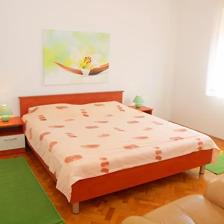 Taja Apartment *