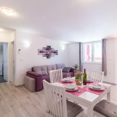 Taja Apartment *