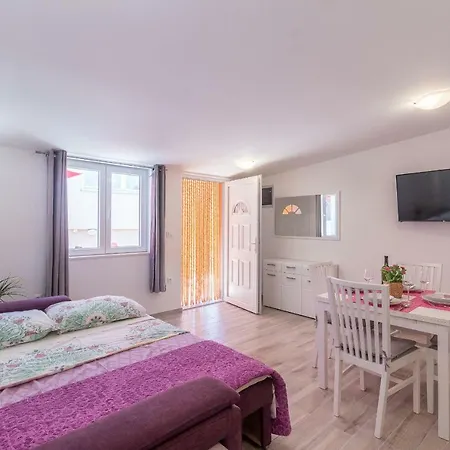 Taja Apartment Liznjan