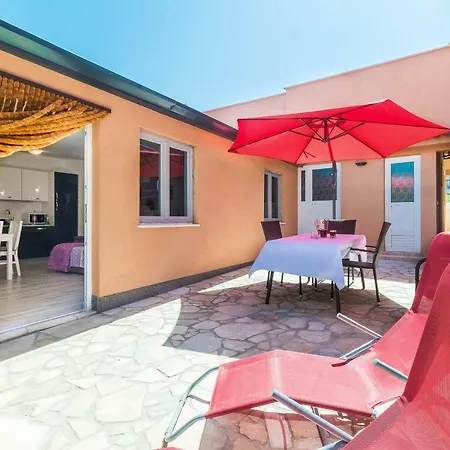 Taja Apartmán Ližnjan