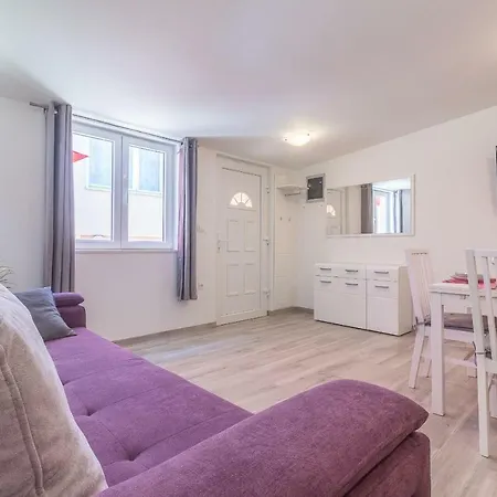 Taja Apartment *