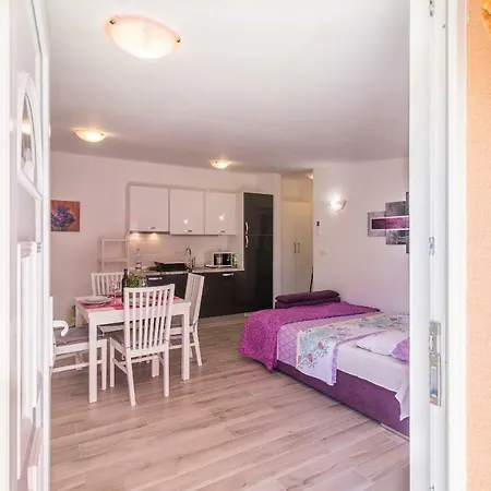 Apartment Taja *