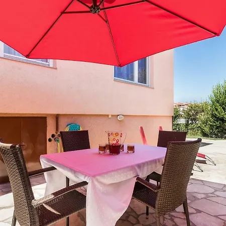 Taja Apartment *