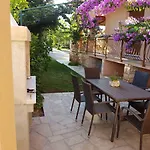 Taja Apartment *