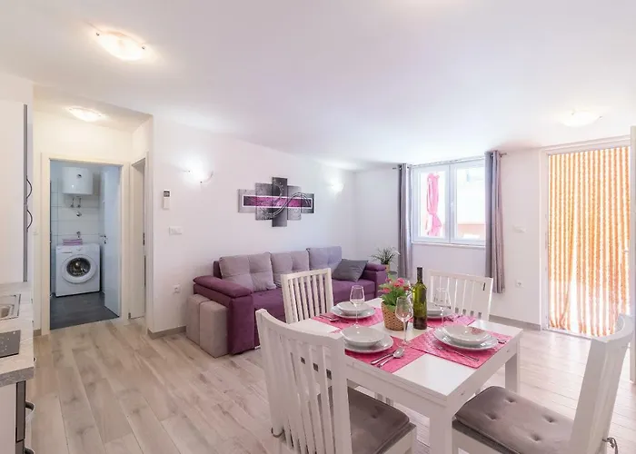 Taja Apartman *